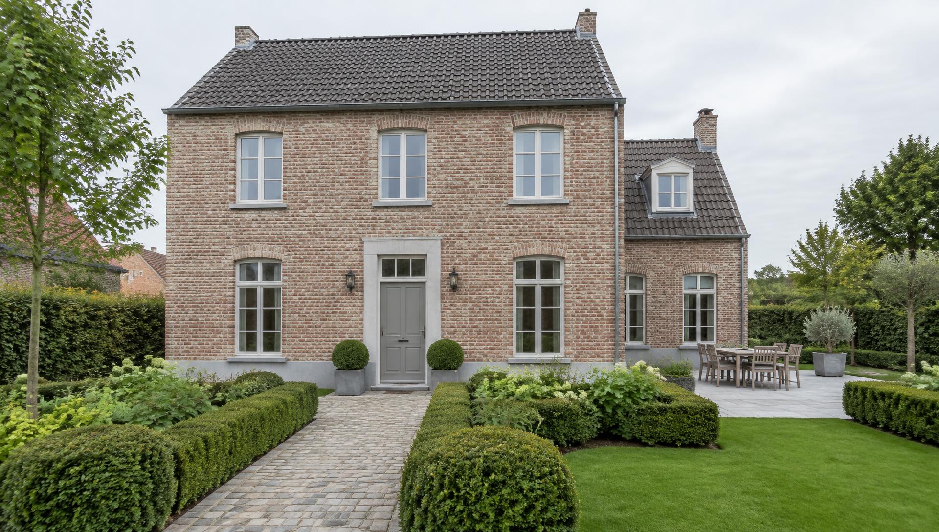 Verzorgde Belgische woning met entree en tuin